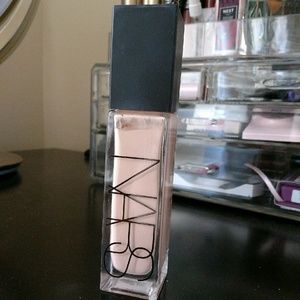 NARS radiant skin foundation oslo